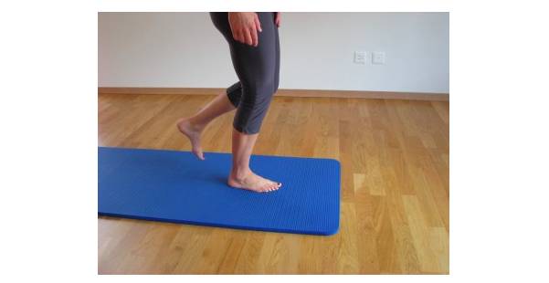 Voici un exercice de proprioception pour renforcer vos chevilles